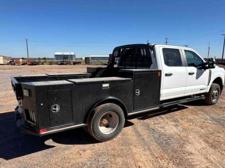2024-ford-f350dually-1-ton-image-3