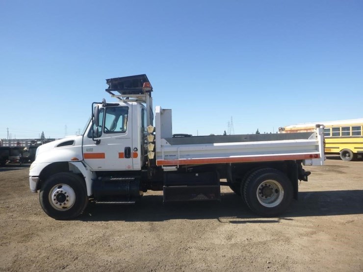 2005-international-durastar-4400-image-5