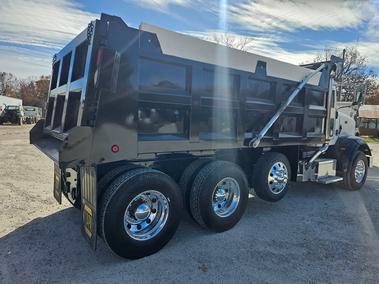 2009-peterbilt-365-image-19