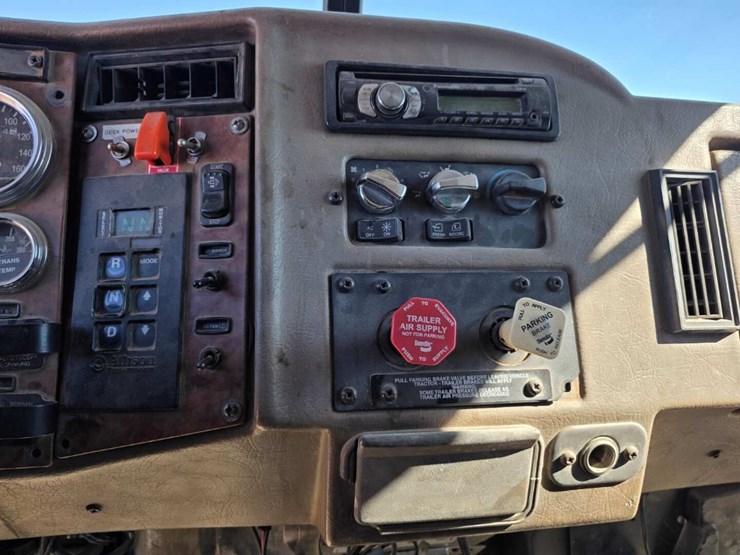 peterbilt-340-image-9