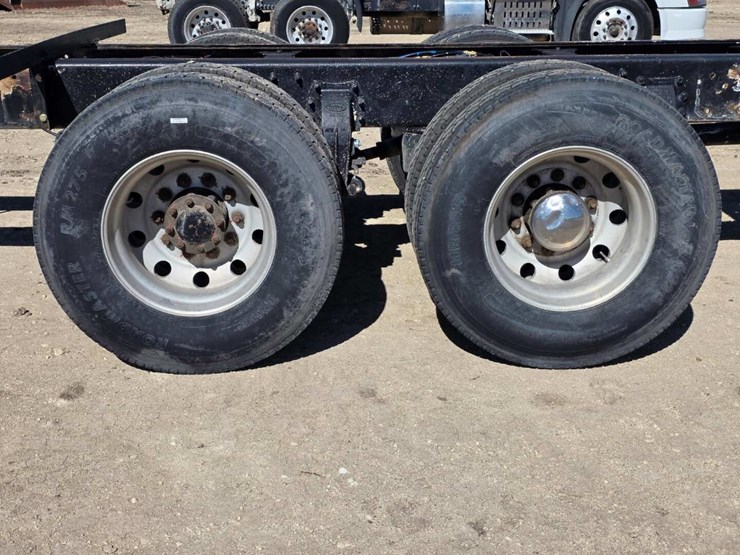 peterbilt-340-image-16