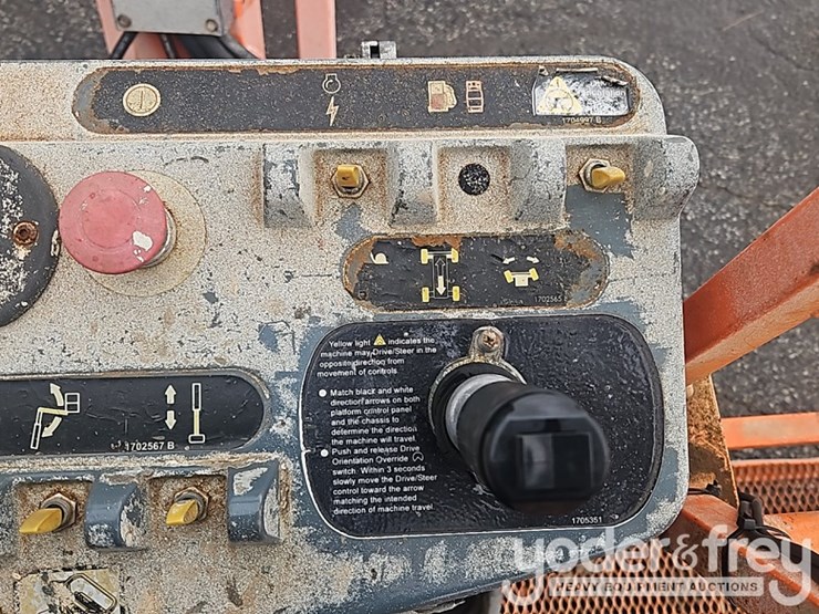 2016-jlg-800aj-image-41