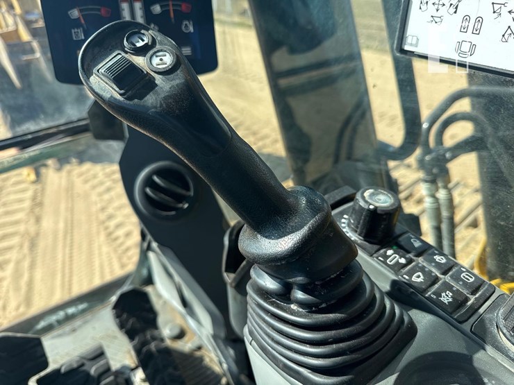 caterpillar-323-image-34