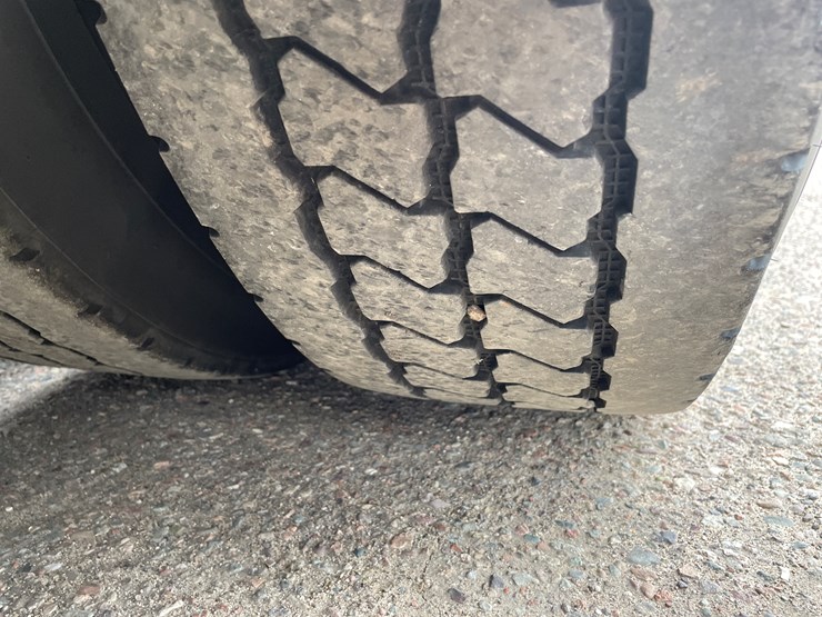 #1043-•-2009-freightliner-semi-(wi-title-in-delay)-image-88