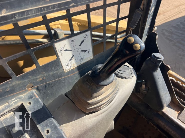 2005-caterpillar-262b-image-21