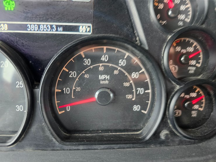 2020-peterbilt-567-image-180