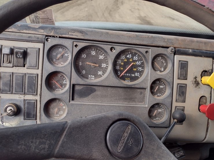 freightliner-fl70-image-8