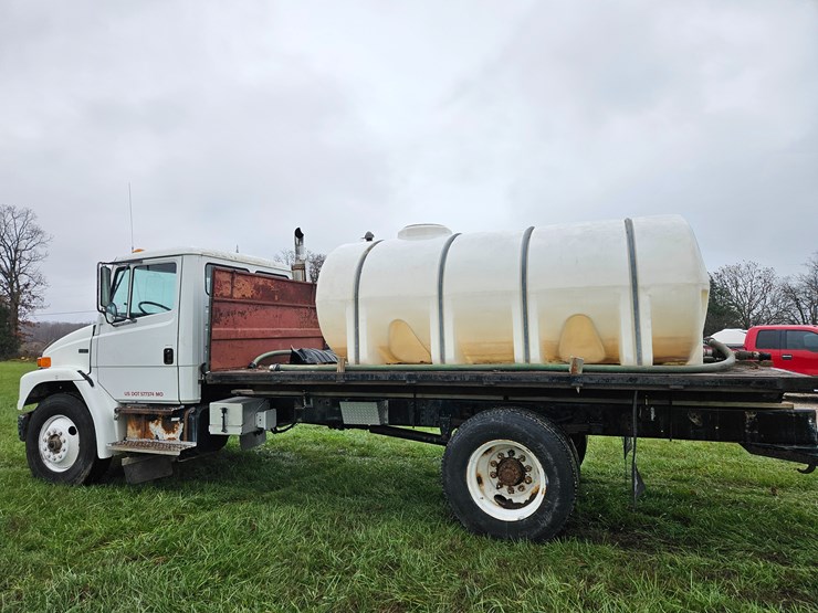 freightliner-fl70-image-8