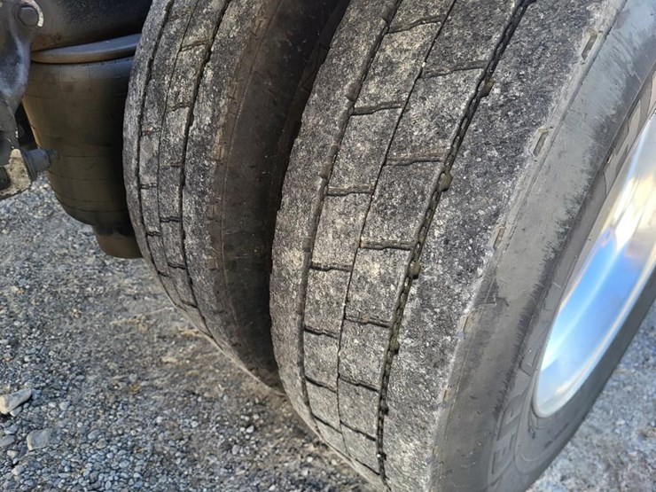 peterbilt-389-image-37