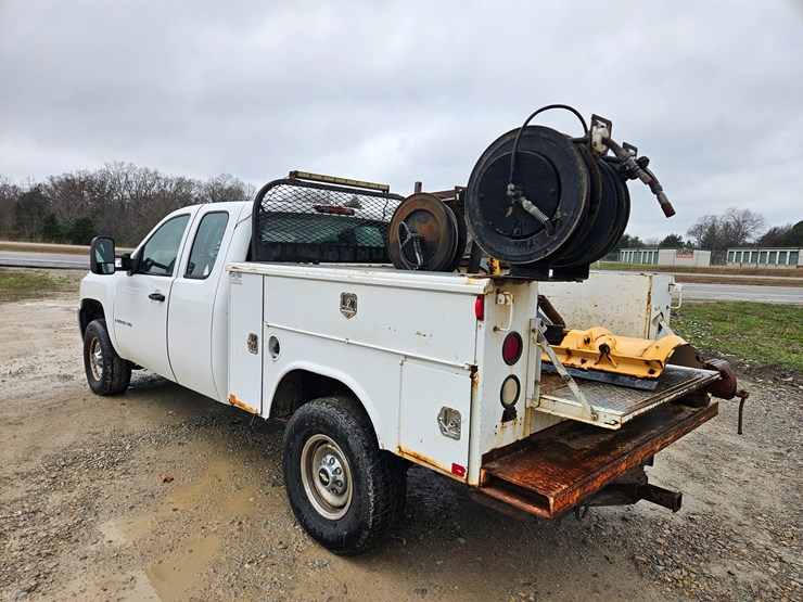chevrolet-silverado-2500-image-10