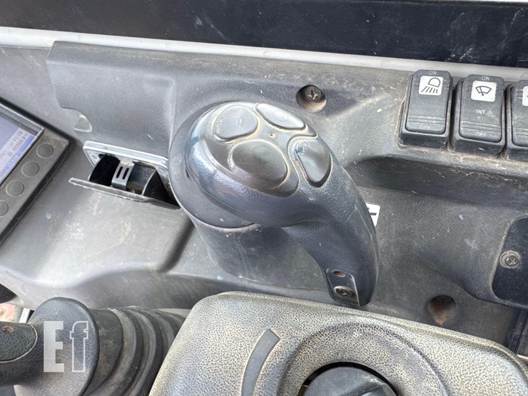 takeuchi-tb235-2-image-30