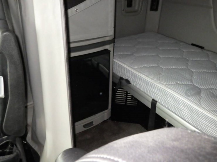 peterbilt-567-image-24