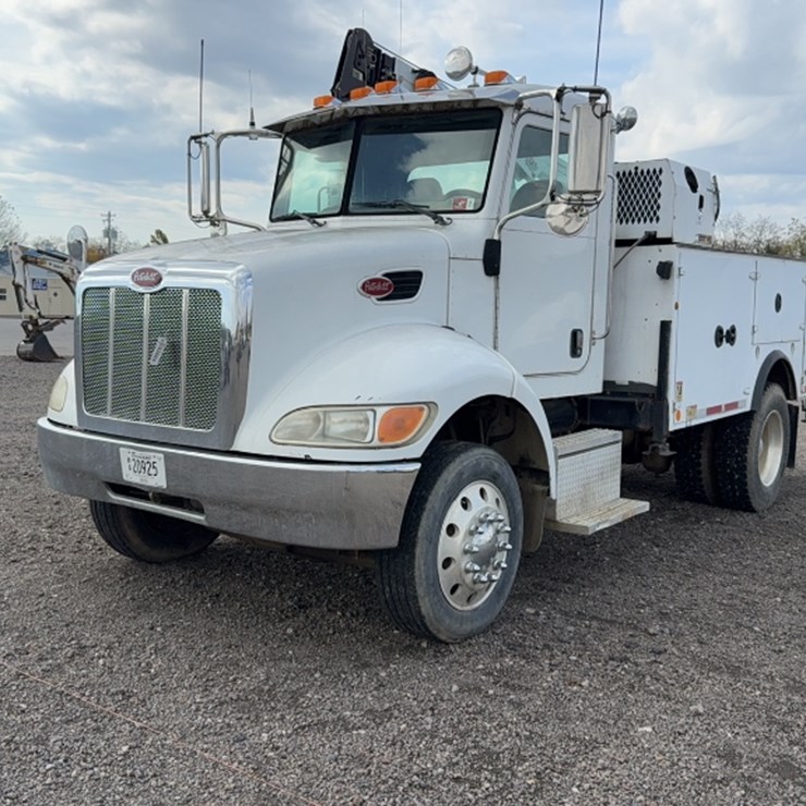 2007 PETERBILT 335
