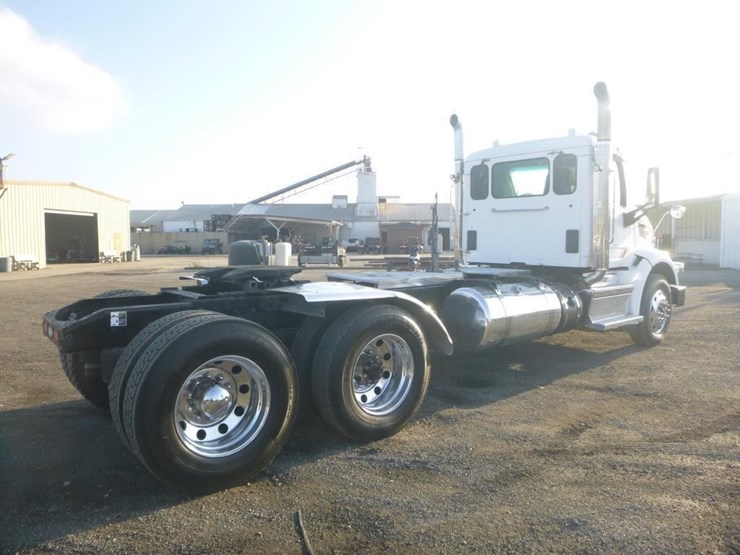 2019-peterbilt-567-image-3
