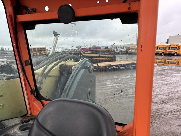 2013-jlg-g5-18a-image-33