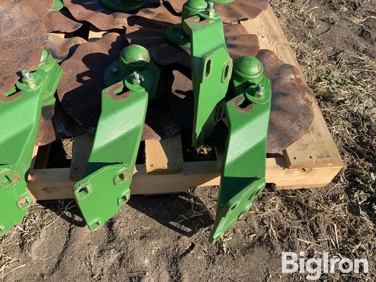 john-deere-12-image-15