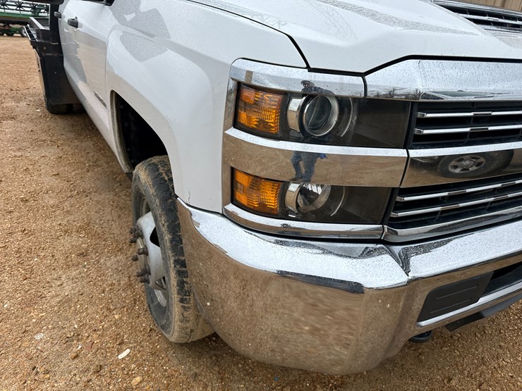 2017-chevrolet-3500hd-image-19