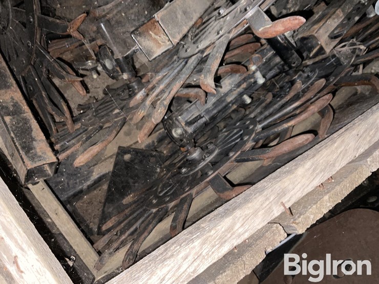 hiniker-spiked-rolling-rotary-hoe-attachment-image-18