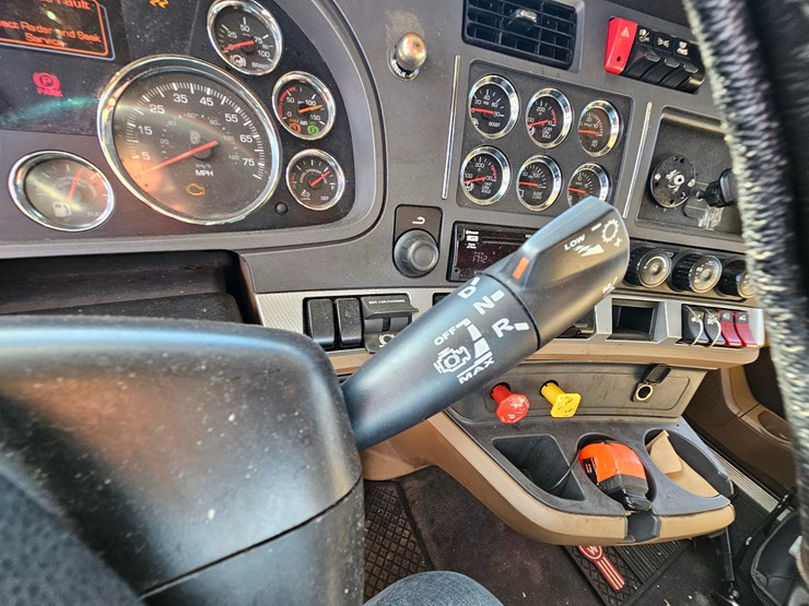2021-kenworth-t680-image-51