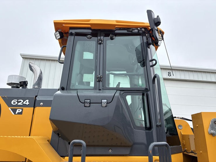 john-deere-624-image-32