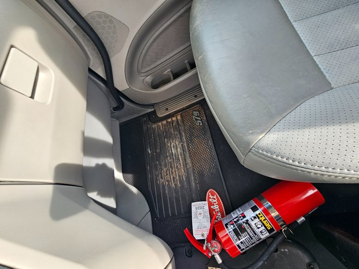 peterbilt-579-image-46