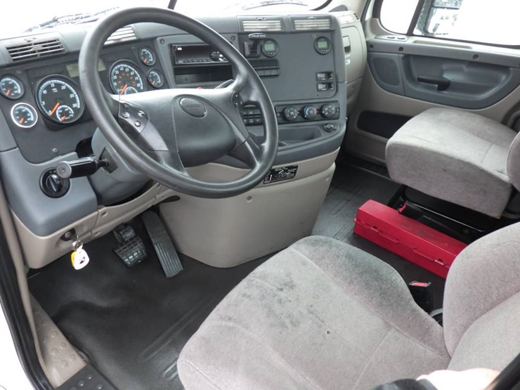 freightliner-cascadia-125-image-13