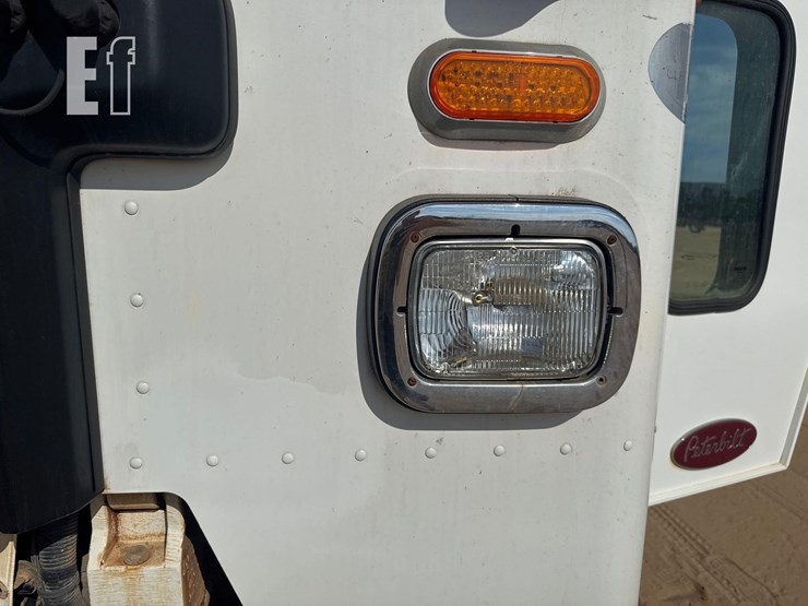 2019-peterbilt-garbage-truck-image-17