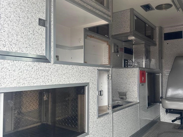 2006-gmc-sierra-3500-image-40