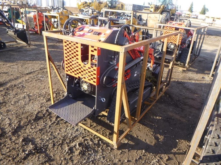 2025-agt-ysrt14-skid-steer-track-loader-image-3