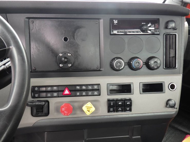 2019-freightliner-cascadia-116-image-20