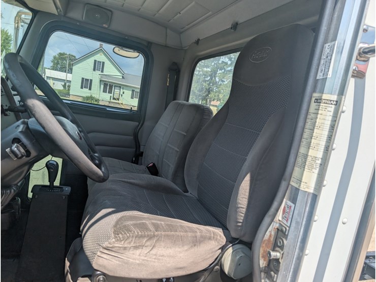 peterbilt-335-image-20