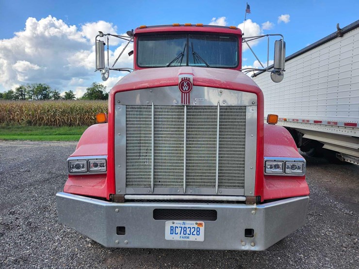 2011-kenworth-t800-image-19