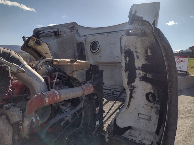 peterbilt-567-image-18