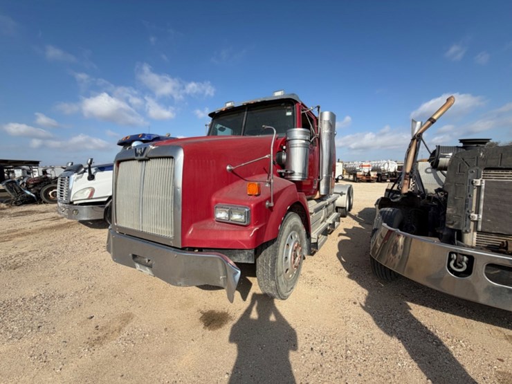 2015-western-star-4900ex-image-1