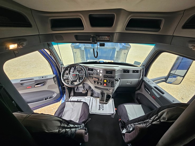 peterbilt-579-image-74