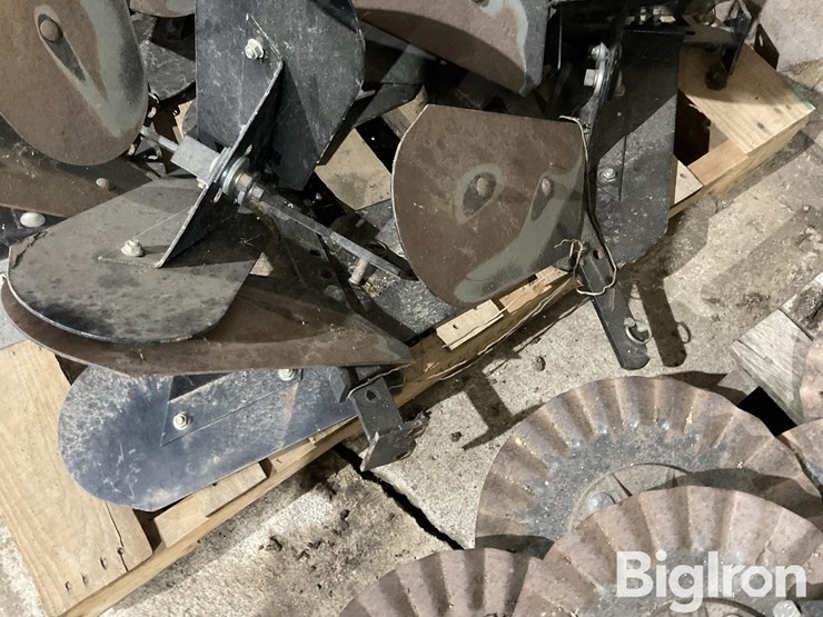 hiniker-cultivator-hiller/ridge-attachment-image-11