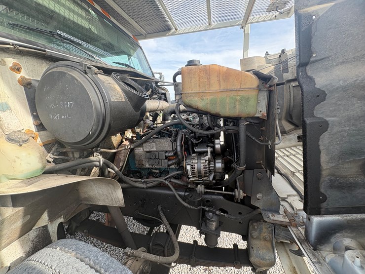 2002-international-4700-image-22