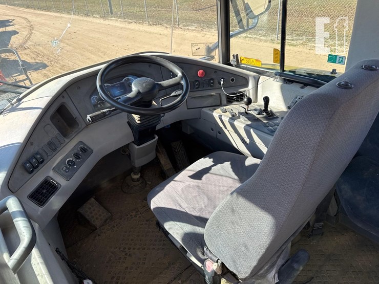 2014-volvo-a25g-image-22