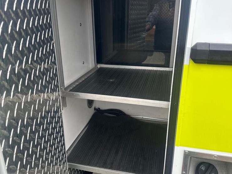 2006-gmc-sierra-3500-image-25