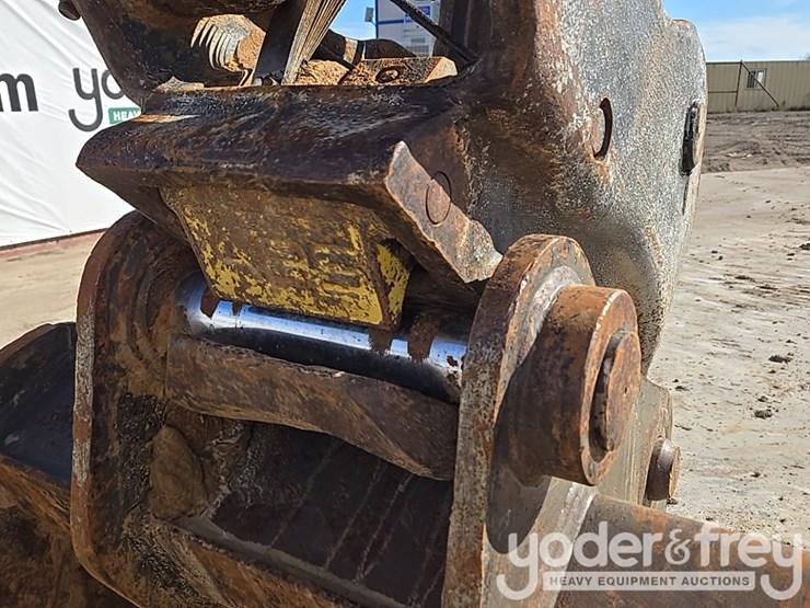 2021-case-cx210-lc-image-64