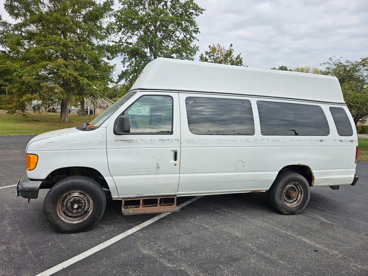 #21246-•-2007-ford-econoline-wagon-van-image-4