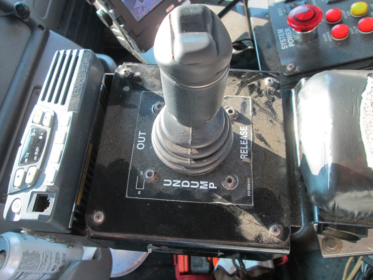 2016-freightliner-108sd-image-43