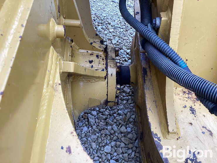 2017-caterpillar-d6n-lgp-image-12