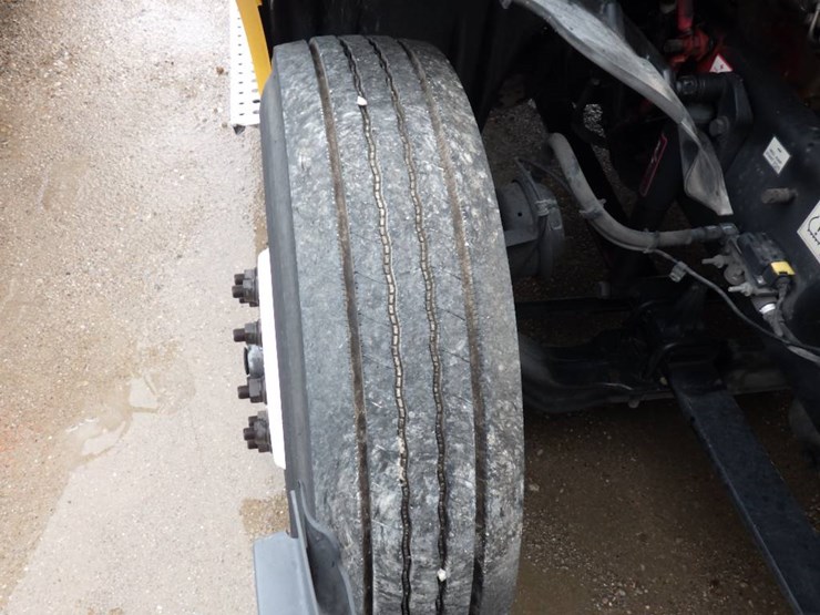 2020-freightliner-cascadia-126-image-22