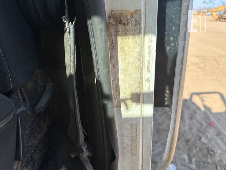 mack-t/a-dump-truck-image-22