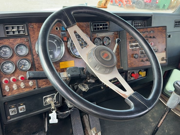 kenworth-t800-image-18