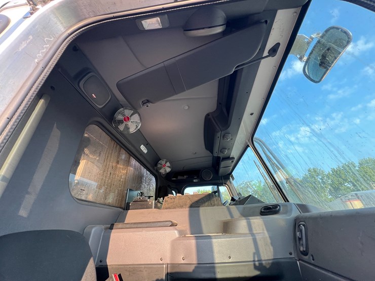 peterbilt-520-image-69