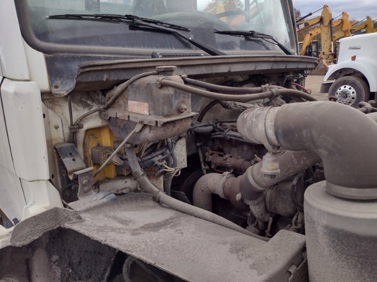 freightliner-fl60-image-17