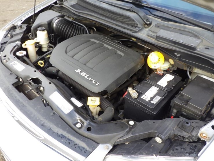 chrysler-town-&-country-image-10