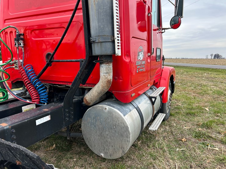 #95-•-volvo-semi-image-39